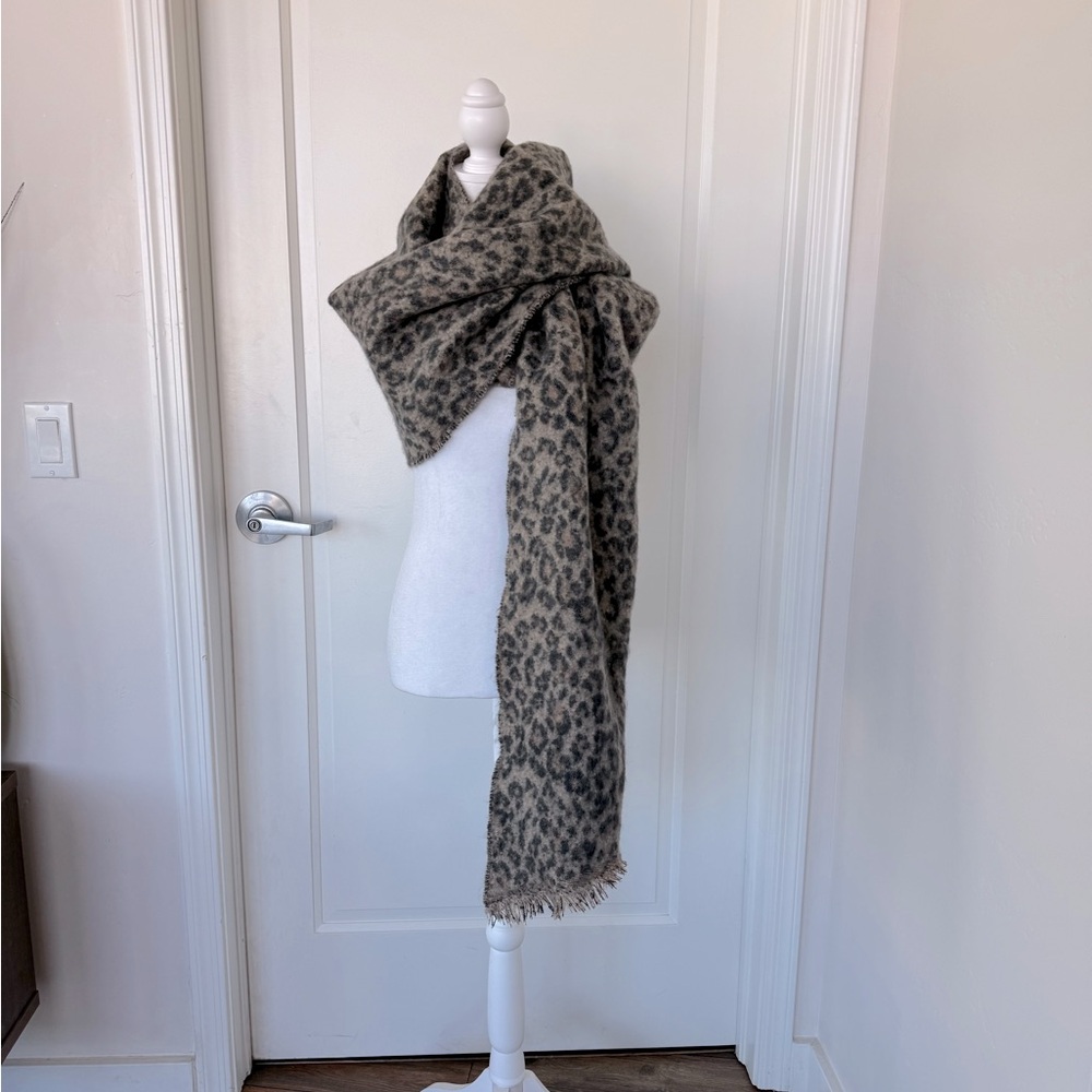 American Eagle Outfitters Leopard Print Oversized Blanket Scarf